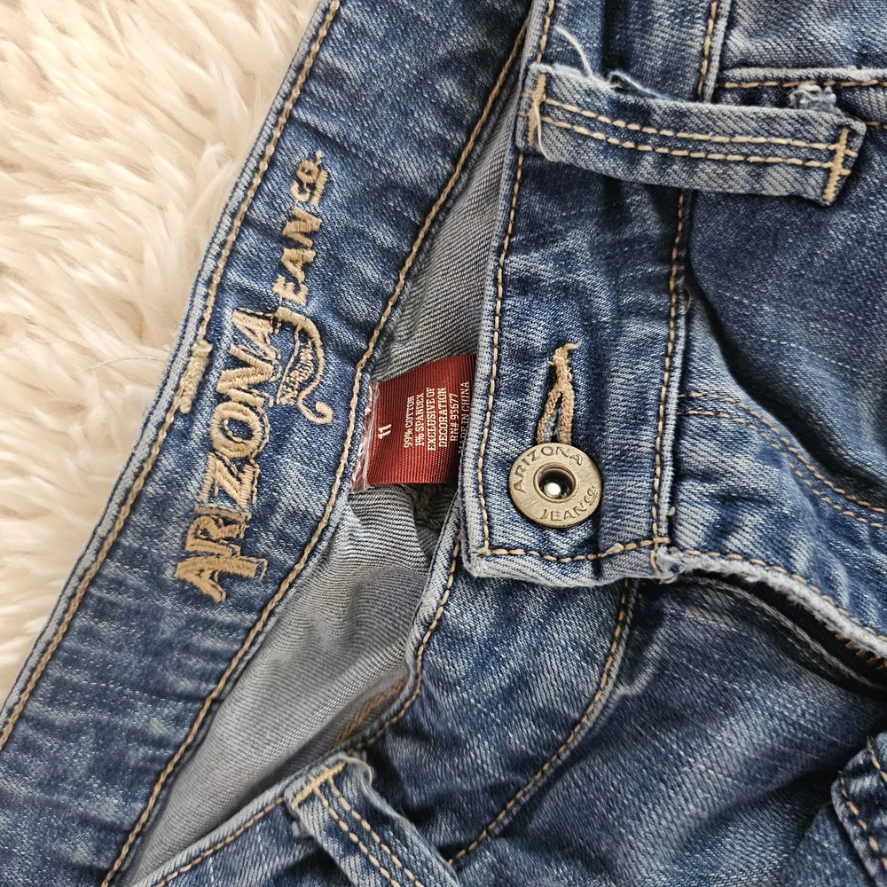 Women's Blue Jeans - Picture 3 of 3